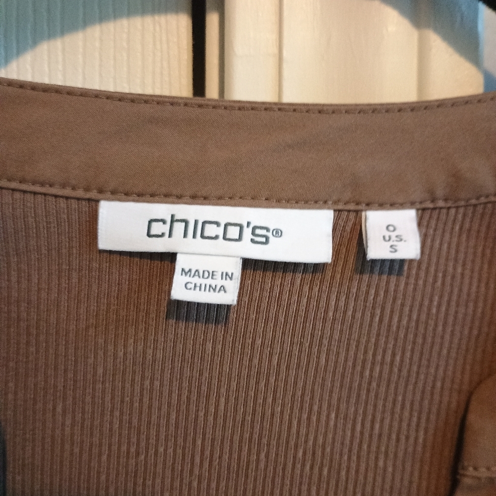 Chico's Women's Brown Mixed Media Blouse Size 0 (US Small) - Faux Leather Sleeve - Picture 4 of 13
